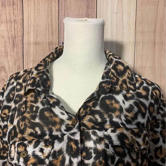 Leopard Print Sz LG Top/blouse. Long Sleeve/roll Tab ~Jaclyn Smith~ Button Down - Picture 3 of 10